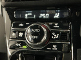 【オートエアコン】AUTOボタンを押してお好みの温度を設定!快適な室温でドライブをお楽しみいただけます♪