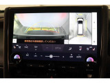 車両を上から見たような映像表示するパノラミックビューモニター付き!