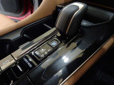 【CVT】無段変速機という意味です。 オートマミッションの中でも、ギヤによる変速をしないので、その分燃費が上がり経済的☆