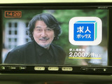 テレビ番組を画面に表示でき、停車中の待ち時間などに映像を視聴できます。時刻も画面上で確認でき、休憩中に情報や番組を楽しみたい方にうれしい装備です。