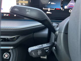 パドルシフト・レーンアシスト・アダプティブクルーズコントロール装備。ステアリングスイッチにてバーチャルコックピットの操作可能。