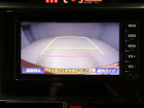 バックモニター装着車は後退時の強い味方です♪車庫入れや縦列駐車の際、後退操作の参考になるガイドラインをナビ画面に表示します。