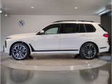 【XDrive】強大なパワーをXdriveシステムが瞬時に理想的な可変配分を行い、かつてない安心・快適・スポーティな走りを約束します。走行状況に応じてトルク配分を最適化してくれる優れものです!