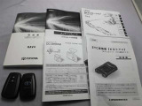 取説・メンテナンスノート・スマートキーの3点セットです。