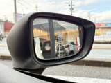 斜め後方から近づく車両もBSMが検知して安心運転