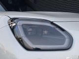 雨の日の夜も見やすくて安心の、LEDヘッドライト!