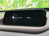 オーディオやナビゲーションなどのメニューが画面に表示され、目的の項目を確認しながら選べます。走行前に必要な機能を把握しやすく、日々の移動をサポートする装備です。