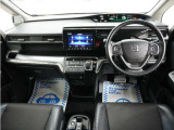 運転にかかわる様々な操作を安全に行えるように視点移動が少なく、操作性に配慮されたスイッチ類が凝縮されたコクピットです。