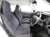 ゆったり室内で運転もしやすいです♪使い勝手の良い配置も考えられています!!