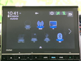 オーディオの選択画面には、ラジオやディスク、USB、Bluetoothなどの項目が並びます。使いたい音源を画面から選びやすく、乗車中の気分に合わせて音楽を楽しめます。
