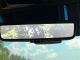 【デジタルインナーミラー】後席の大きな荷物や同乗者で後方が確認しづらい時でも安心!カメラが撮影した車両後方の映像をルームミラー内に表示。クリアな視界で状況の確認が可能です!
