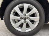 「トヨタ純正アルミホイール」を装着!純正なので車のデザインともマッチしています。高級感やスポーティーさを際立たせてくれます。