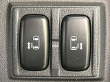 【両側パワースライドドア】スマートキーや運転席のスイッチで後席両側スライドドアの開閉が可能♪電動だから力を入れてドアを開ける必要が無く、小さなお子様でも簡単に開け閉めでき快適です♪