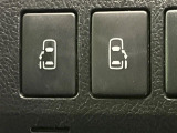 【両側パワースライドドア】スマートキーや運転席のスイッチで後席両側スライドドアの開閉が可能♪電動だから力を入れてドアを開ける必要が無く、小さなお子様でも簡単に開け閉めでき快適です♪