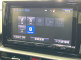 AM・FMやテレビ、Bluetoothなどの音源が画面に表示され、聴きたい内容に合わせて選びやすい仕様です。日々の移動に合わせた使い分けに便利で、表示も確認しやすくなっています。