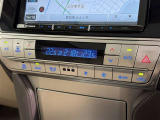 左右独立温度コントロールフルオートエアコンです。運転席、助手席それぞれで独立して温度設定ができます。冷え性の方が乗っても安心ですね♪
