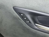 シートメモリー機能装備付きです。シートの位置をそれぞれ記憶しておく事ができるので、ご家族や、複数の方で車を乗られるオーナー様には、便利な機能です。