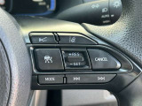 レーダークルーズコントロール(全車速追従機能付)付きです。車速に応じて追従支援してくれるので、ロングドライブも快適です。詳細は販売店スタッフまでおたずねください。