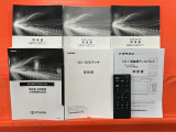取扱説明書、ナビ取扱説明書、マルチメディア取扱説明書、CD/DVDデッキ取扱説明書、後席モニター取扱説明書とリモコン、点検記録簿揃っています!