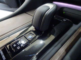【CVT】無段変速機という意味です。 オートマミッションの中でも、ギヤによる変速をしないので、その分燃費が上がり経済的☆