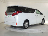低燃費で環境にもやさしいハイブリッド車です。静粛性に優れた快適空間と静かな走りを実現しています。