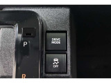 燃費をより向上させるエコドライブモードとパワフルな走行を愉しめるパワーモードを選べるスイッチが付いております!