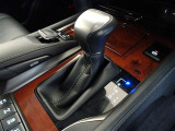 【オートマミッション(A/T)】シフトチェンジの煩わしさから解放される大事な装備です! 最近ではミッションも改良され、燃費もすこぶる良好になってますよ♪