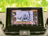 テレビ番組を画面で楽しめる装備です。お出かけ先で停車している間の待ち時間にも映像を視聴でき、車内で過ごすひとときの楽しみを広げてくれます。