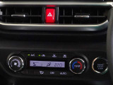 車内を快適に、オートエアコンを装備しています。