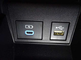 【USB給電】今では当たり前のUSB給電ソケットがついております。 スマホやデジカメなど出先や災害時の充電も可能です♪
