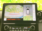 バックモニターで、後方の状況を安全に確認できます。狭い場所での駐車や車庫入れもスムーズに行えます。