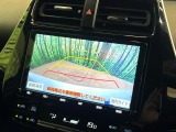 【バックカメラ】駐車時に後方がリアルタイム映像で確認できます。大型商業施設や立体駐車場での駐車時や、夜間のバック時に大活躍!運転スキルに関わらず、今や必須となった装備のひとつです!