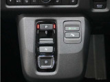 シフトはボタン操作となっており、直感的な操作性により、ドライバーの快適な運転を支援。P・N・Dは押す、Rは引くという人間の感覚にマッチした操作感です。