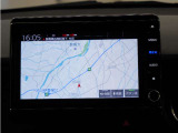 純正8インチプレミアムインターナビ(VXU-217NBi)&バックカメラが装備されているので、普段の使い勝手もロングドライブも快適です。