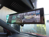 【インテリジェントルームミラー】車両後方のカメラ映像をミラー面に映し出して、いつでもクリアな後方視界を確保出来ます。