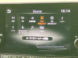 ラジオやUSB、Bluetoothなど、選べる音源が画面上に一覧で表示されます。使いたい再生方法を見つけやすく、乗車中の音楽や情報番組を手軽に楽しめる便利な装備です。
