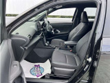 高いホールド性で運転姿勢が安定します。長距離ドライブでも疲れにくいのが魅力です。快適なドライビングライフをお送りください♪
