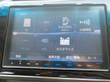 運転席から各種ボタンの操作がしやすいように設計されたデザイン。ドライブなでもスマートに操作ができます♪