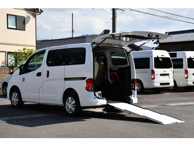 NV200バネットバン 1.6 チェアキャブ 車いす1名仕様 専用サードシート有 