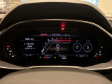 デジタルメーターに走行情報を表示。普段確認したい情報や見え方を、運転席で実際に確かめられます。