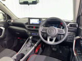 運転席まわりです。 各操作スイッチは使いやすい位置に配置されてます。