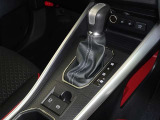 電動パーキングブレーキ・ブレーキホールドを装備してます。ホールド機能は信号待ちが多い一般道で疲労軽減になり、大好評です!