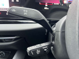 パドルシフト・レーンアシスト・アダプティブクルーズコントロール装備。ステアリングスイッチにてバーチャルコックピットの操作可能。