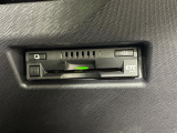 【ETC】有料道路を利用する際に料金所で停止することなく通過できる、ETC車載器(ノンストップ自動料金収受システム機器)が装備されています。セットアップを行うことで利用可能になります。