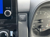 パノラミックビューモニター付きです。車両を上から見たような映像をディスプレイオーディオ画面に表示。運転席からの目視だけでは見にくい、車両周辺の状況をリアルタイムでしっかり確認できます。