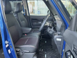 運転のしやすさや、乗り降りにも配慮した運転席