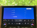 FM・AMラジオやテレビ、交通情報などの項目が並び、聞きたい情報を選びやすい画面です。普段の移動から遠出まで、気分や場面に合わせて車内で過ごす時間を快適に整えられます。