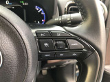 【ステアリングスイッチ】右です。ステアリングから手を離さず、運転に集中したまま手元でレーダークルーズコントロールの操作などができます。