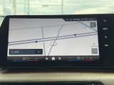 道路や現在地を画面上で確認でき、目的地へ向かう際の道順把握に役立ちます。検索欄も表示されており、行き先を設定したいときも操作の流れが分かりやすいです。