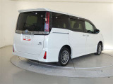 衝突被害軽減ブレーキなどを搭載した「サポカー」です。安全機能の詳細は販売店スタッフまでおたずねください。